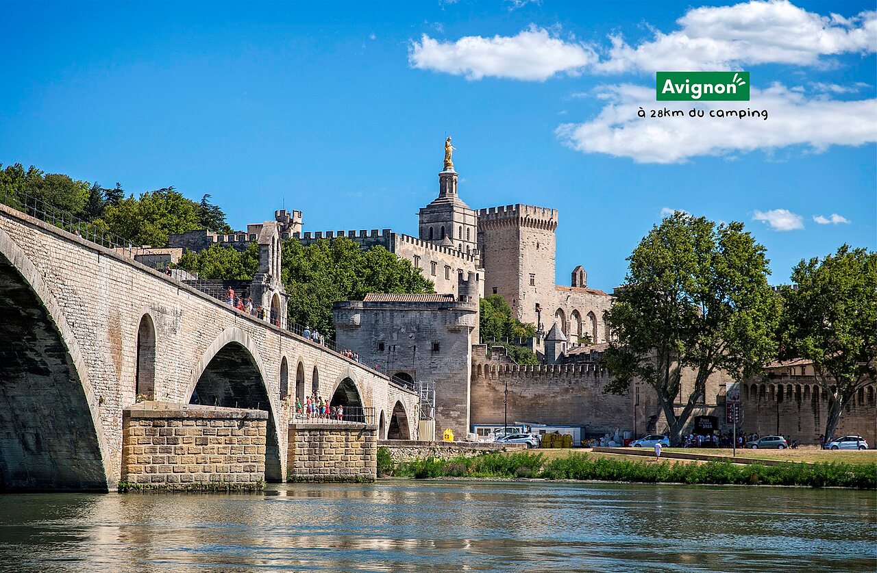 Pont Saint-B�n�zet und Papstpalast in Avignon, Sehensw�rdigkeit nahe dem Campingplatz.