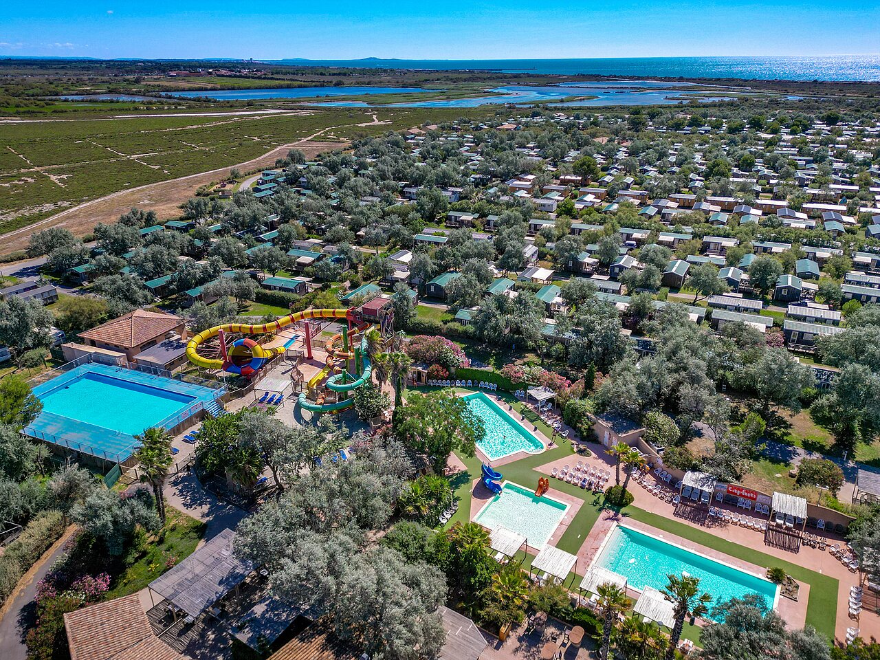 Wasserpark, Pools und Mobil-homes auf dem Campingplatz CAPFUN Grande Cosse in Saint Pierre la Mer (11).