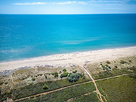 Sandstrand, Mittelmeer am Campingplatz CAPFUN Grande Cosse in Saint Pierre la Mer.