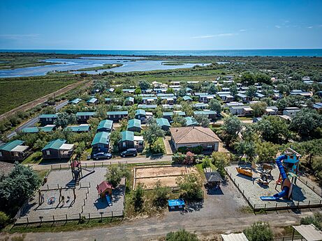 Luftaufnahme Campingplatz, Mobilheime, Spielpl�tze, Meer am Camping CAPFUN Grande Cosse in Saint Pierre la Mer (11).