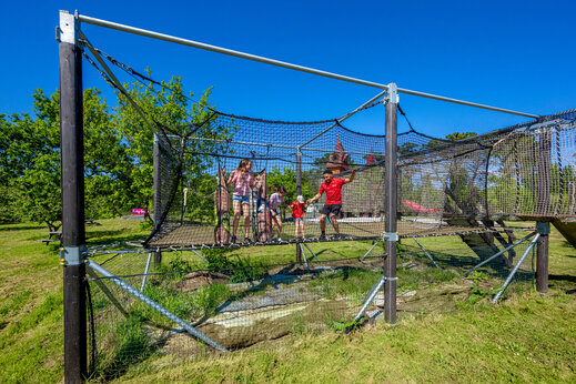 Netzparcours-Aktivität für Familien auf dem Campingplatz CAPFUN Grand Large in FOUESNANT.