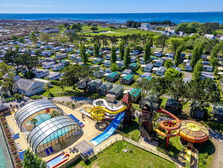 Wasserpark, Rutschen, Mobilheime auf Camping CAPFUN Grand Large in FOUESNANT.