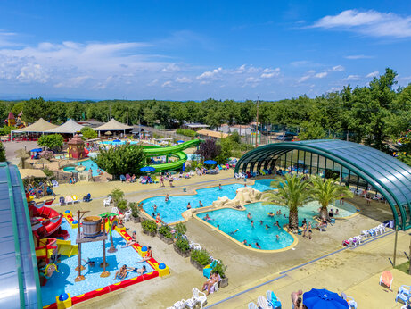 Schwimmbäder, Wasserrutschen und Wasserspiele bei CAPFUN Grand Lierne, CHATEAUDOUBLE (26).