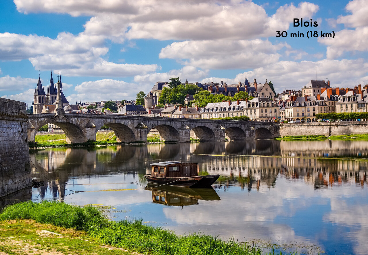 Br�cke von Blois �ber die Loire, Schloss und historische Stadt zu besuchen.