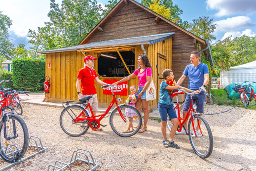 Fietsverhuur voor familie op camping CAPFUN Grenouill�re in Su�vres (41).