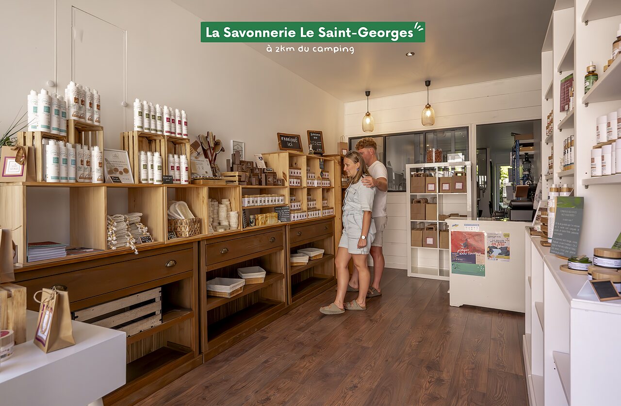Handwerksladen La Savonnerie Le Saint-Georges, lokale Produkte nahe Clairvaux-les-Lacs.