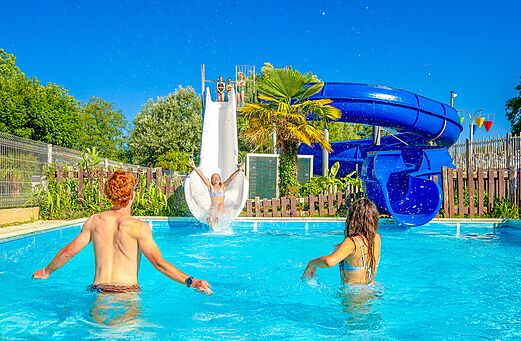 Rutschen und Freibad auf dem Campingplatz VAGUES OCEANES Grosses Pierres, Saint-Georges-d'Ol�ron (17).