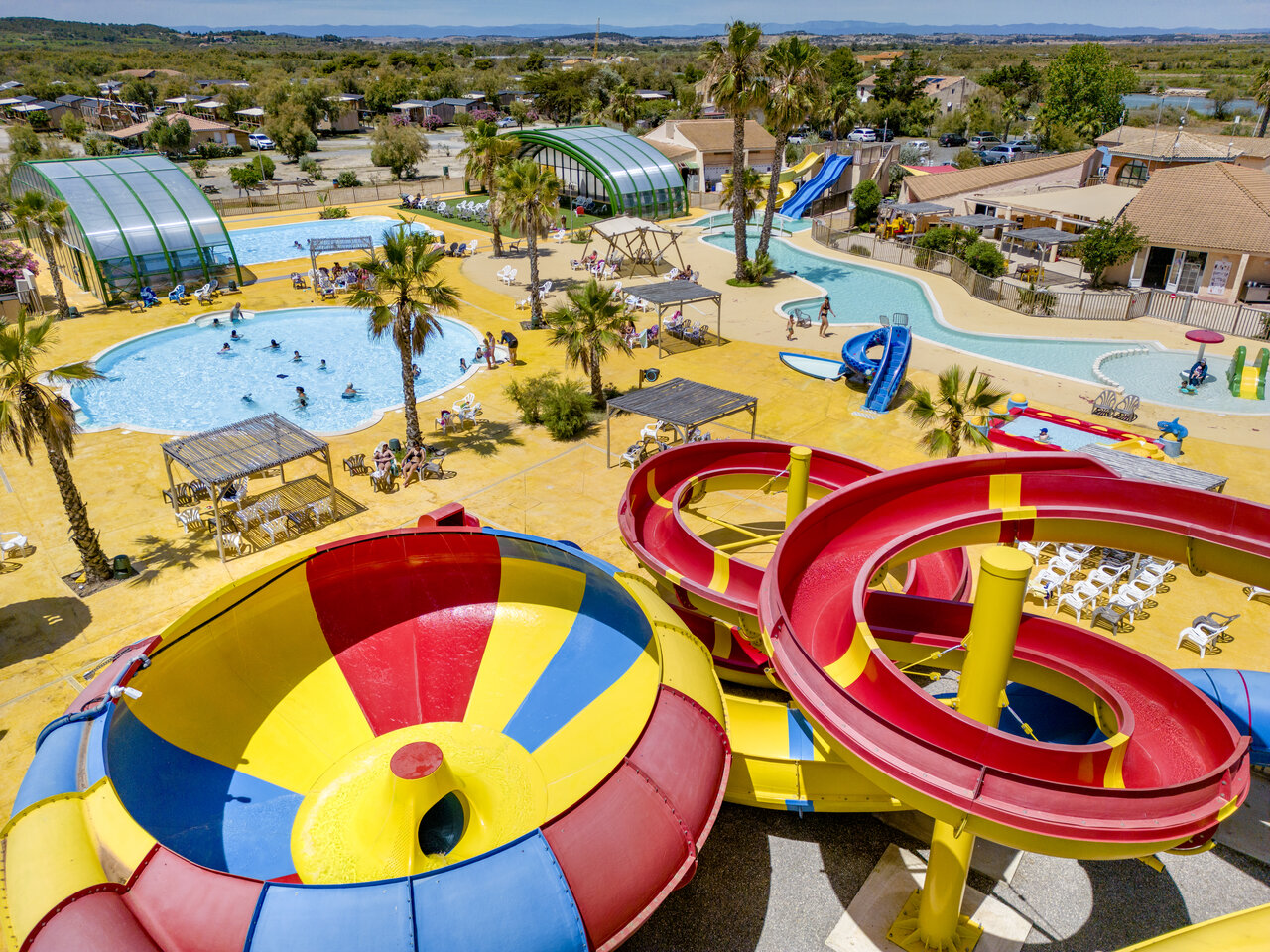 Grand parc aquatique avec toboggans g�ants et piscines au camping VAGUES OCEANES Hamacs � Fleury (11).