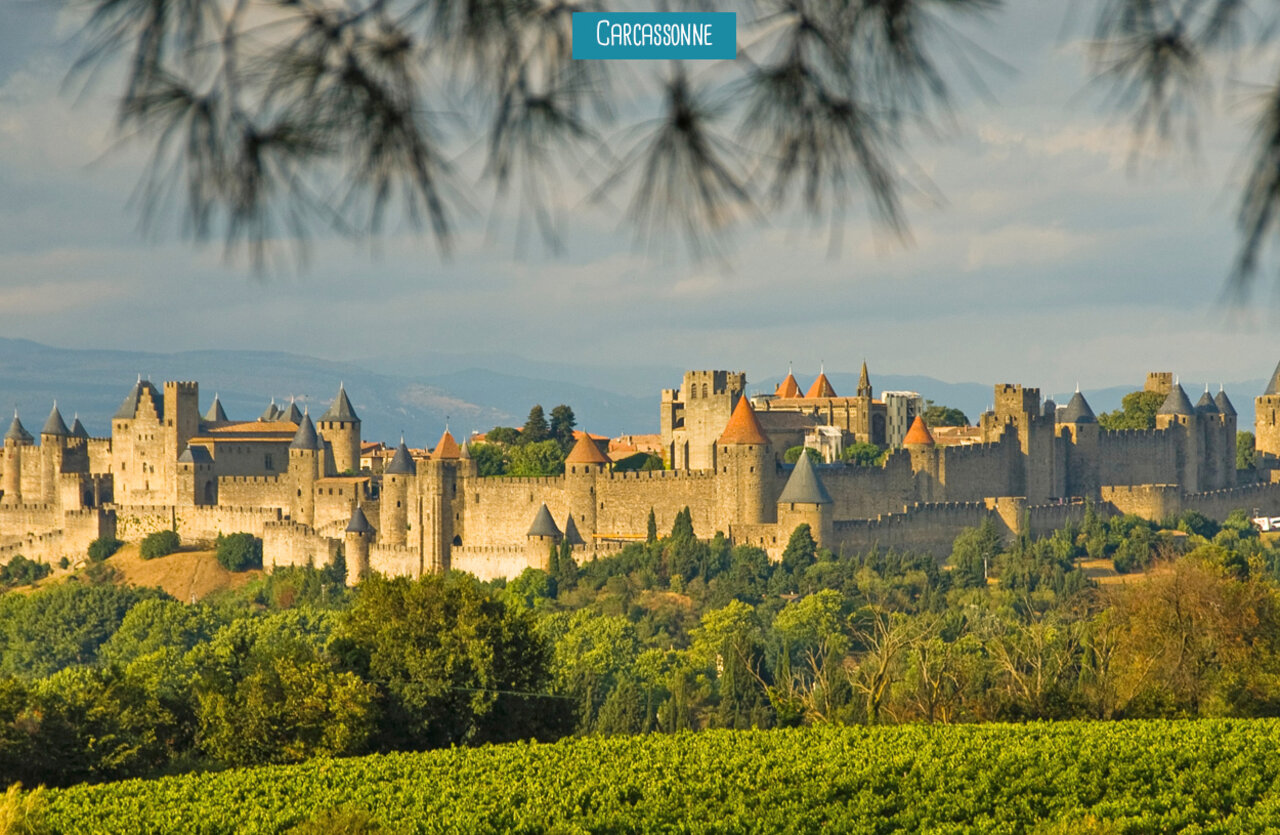 Cit� m�di�vale de Carcassonne, un site historique majeur � visiter en Occitanie.