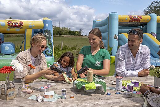 Kreativ-Workshop, Hüpfburgen auf Camping CLICOCHIC Haras de Deauville (14).
