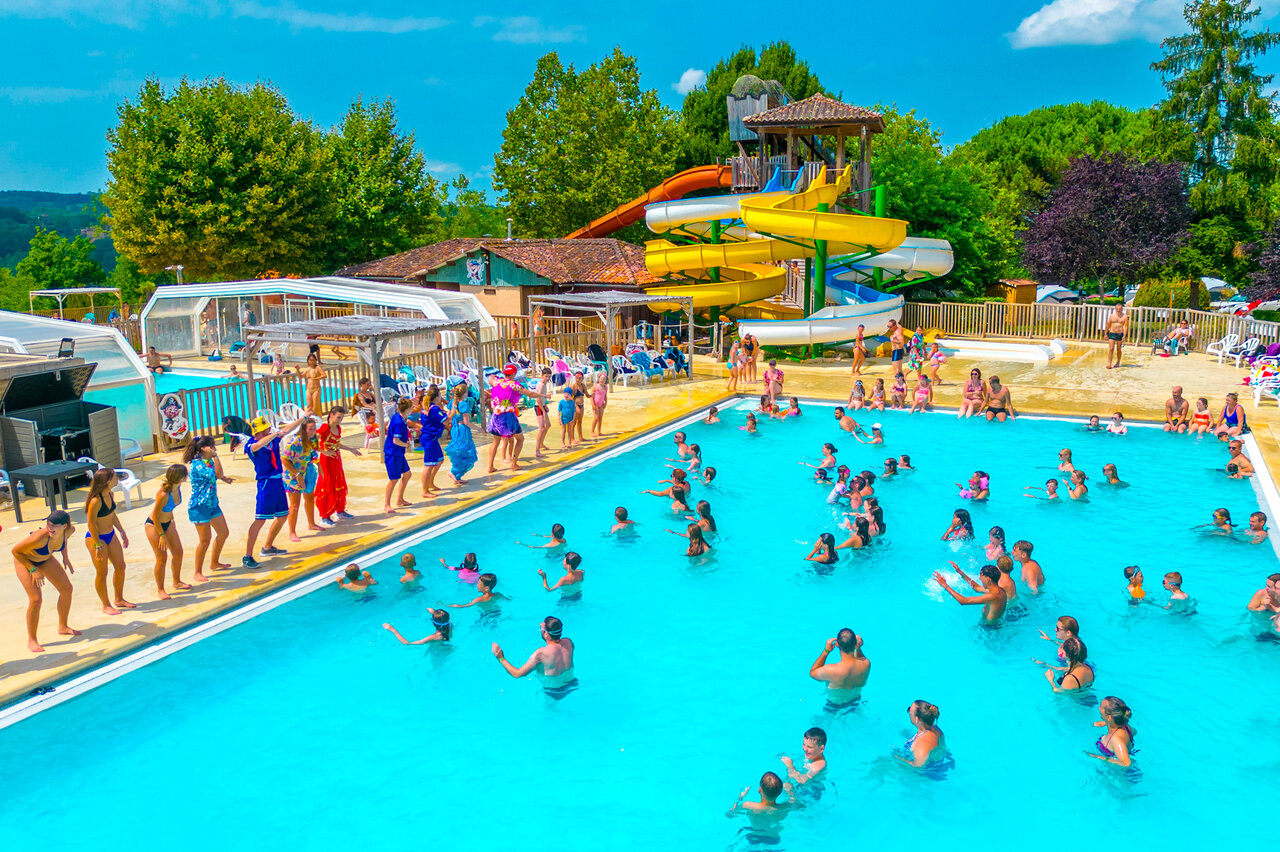Outdoor pool, waterslides, water entertainment at CAPFUN Hauts de Ratebout campsite (24).