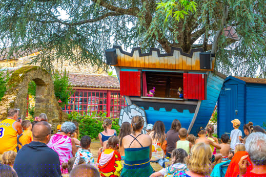 Puppentheater für Kinder auf dem Campingplatz CAPFUN Hauts de Ratebout.