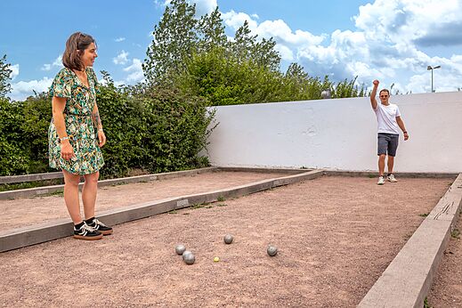 Boccia-Platz mit Spielern auf dem Campingplatz CLICOCHIC Havre de Berni�res (14).