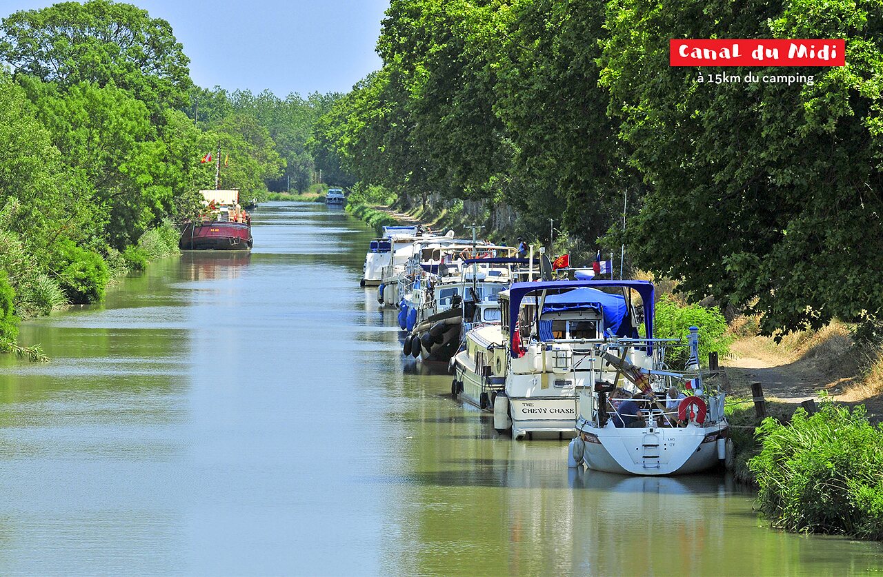 Canal du Midi, moored barges, green trees, near S�rignan, Occitanie.