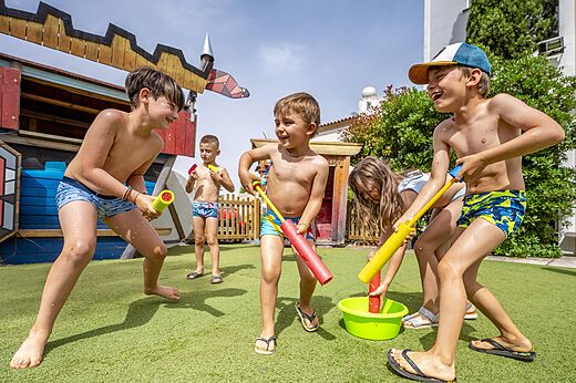 Wasserspiele für Kinder auf Camping CAPFUN Hermitage in SERIGNAN (34).