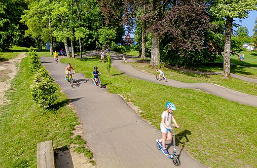 Fahrrad- und Rollerbahn auf dem Campingplatz CAPFUN Hirondelle in Oteppe.