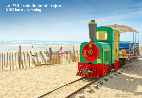 Bunter Touristenzug am Strand von Saint-Trojan-les-Bains, Île d'Oléron.