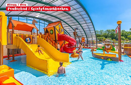 Covered paddling pool with slides and water games at CAPFUN IJsselstrand campsite in Doesburg.