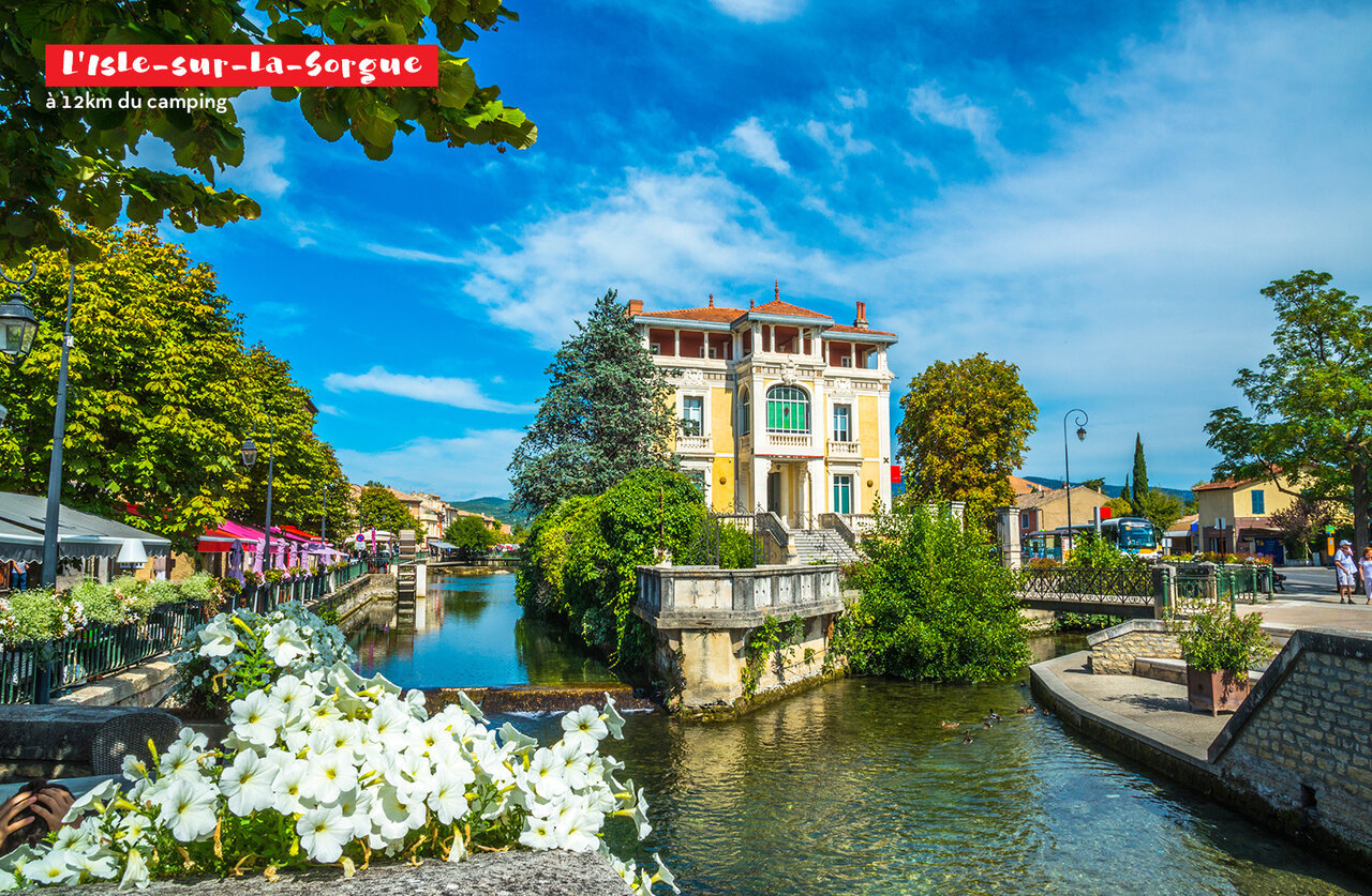 L'Isle-sur-la-Sorgue, charmante provenzalische Stadt mit Kan�len und historischen Geb�uden.