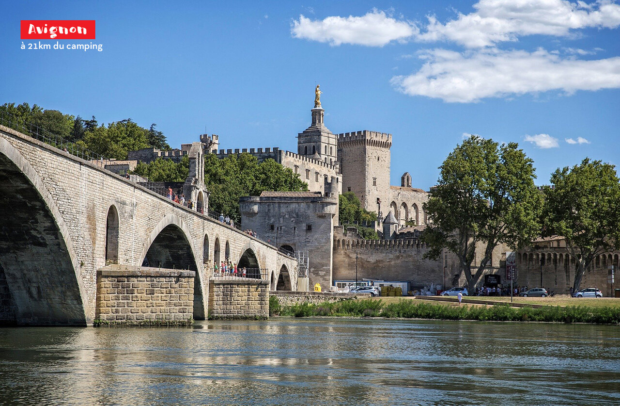 Pont d'Avignon und Papstpalast, historische Denkm�ler in der Provence zu besichtigen.