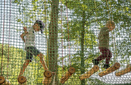 Hochseilgarten f�r Kinder auf dem Campingplatz CAPFUN Joncal in Grandcamp-Maisy (14).