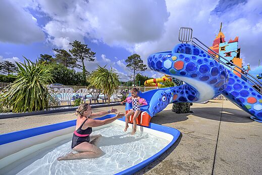 Wasserschildkr�tenrutsche und Kinderbecken auf dem Campingplatz CAPFUN Joncal, Grandcamp - Maisy.