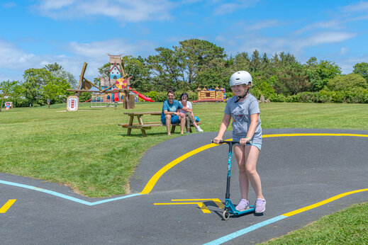 Rollerbahn, Spielplatz auf Camping CAPFUN Kervel in PLONEVEZ PORZAY (29).