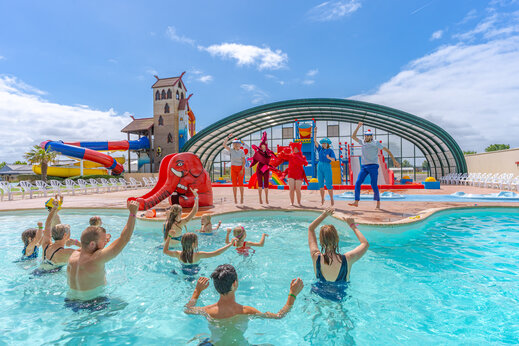 Wasseranimation, Schwimmbad und Rutschen auf CAPFUN Kervel in PLONEVEZ PORZAY (29).