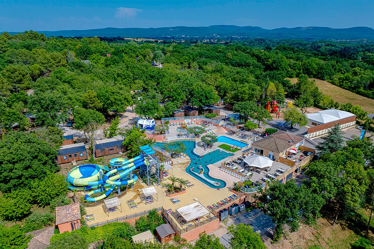 Complexe aquatique, toboggans et piscines au camping VAGUES OCEANES Labeiller � Saint Victor de Malcap (30).
