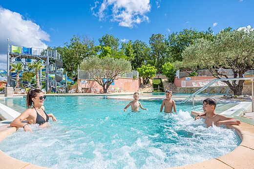 Pool, Whirlpool auf dem Campingplatz VAGUES OCEANES Labeiller in Saint Victor de Malcap (30).