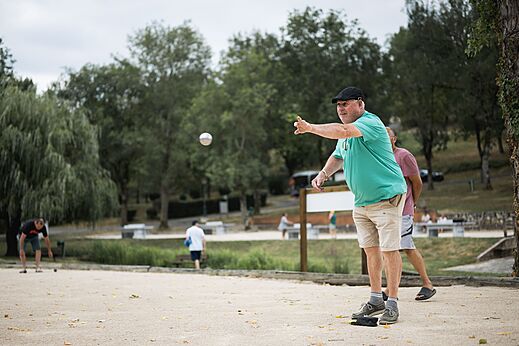 Jeu de boules spel op camping CAPFUN Lac des 3 Vall�es in Lectoure.