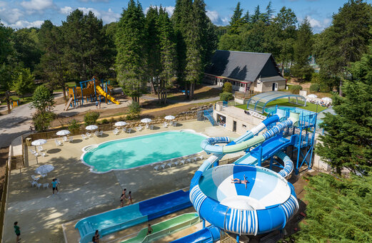 Waterpark, speeltuin op camping CLICOCHIC Lac de Miel in Beynat (19).