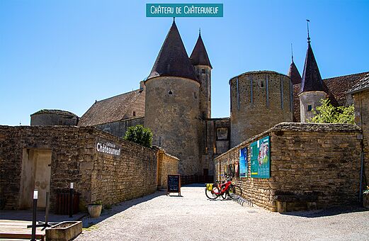 Kasteel van Ch�teauneuf, middeleeuws fort te bezoeken nabij de camping.