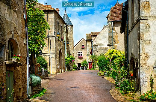 Charmant village médiéval de Châteauneuf-en-Auxois, à visiter près du camping.