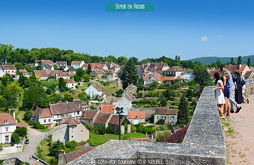 Middeleeuws dorp Semur-en-Auxois in Bourgondi�, te ontdekken tijdens uw verblijf.