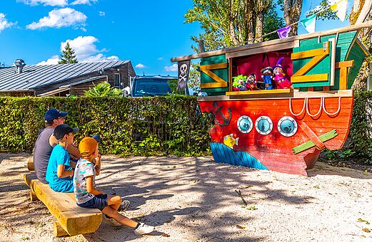 Poppenshow animatie voor kinderen op camping VAGUES OCEANES Lac de Panthier.