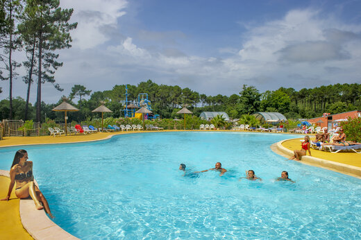 Außenpool und Wasserspiele auf dem Campingplatz CAPFUN Landisland, Moliets-et-Maa (40).