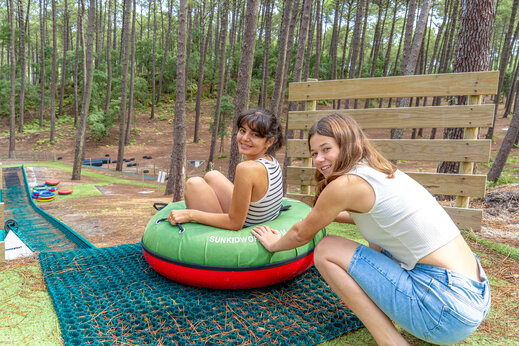 Trockenrodelbahn auf dem Campingplatz CAPFUN Landisland in Moliets-et-Maa.