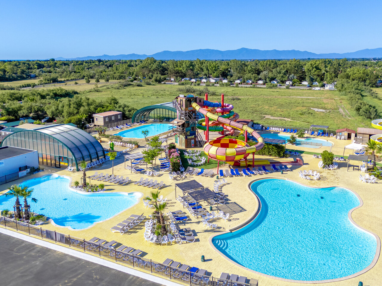 Wasserpark mit Rutschen und Pools auf Camping CAPFUN Las Bousigues in Le Barcar�s (66).
