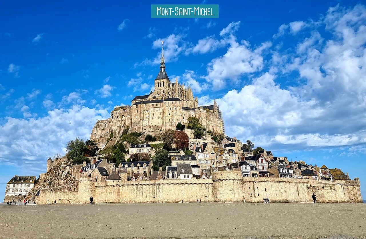 Mont-Saint-Michel, mittelalterliche Abtei auf Felseninsel, Touristenattraktion in der Normandie.