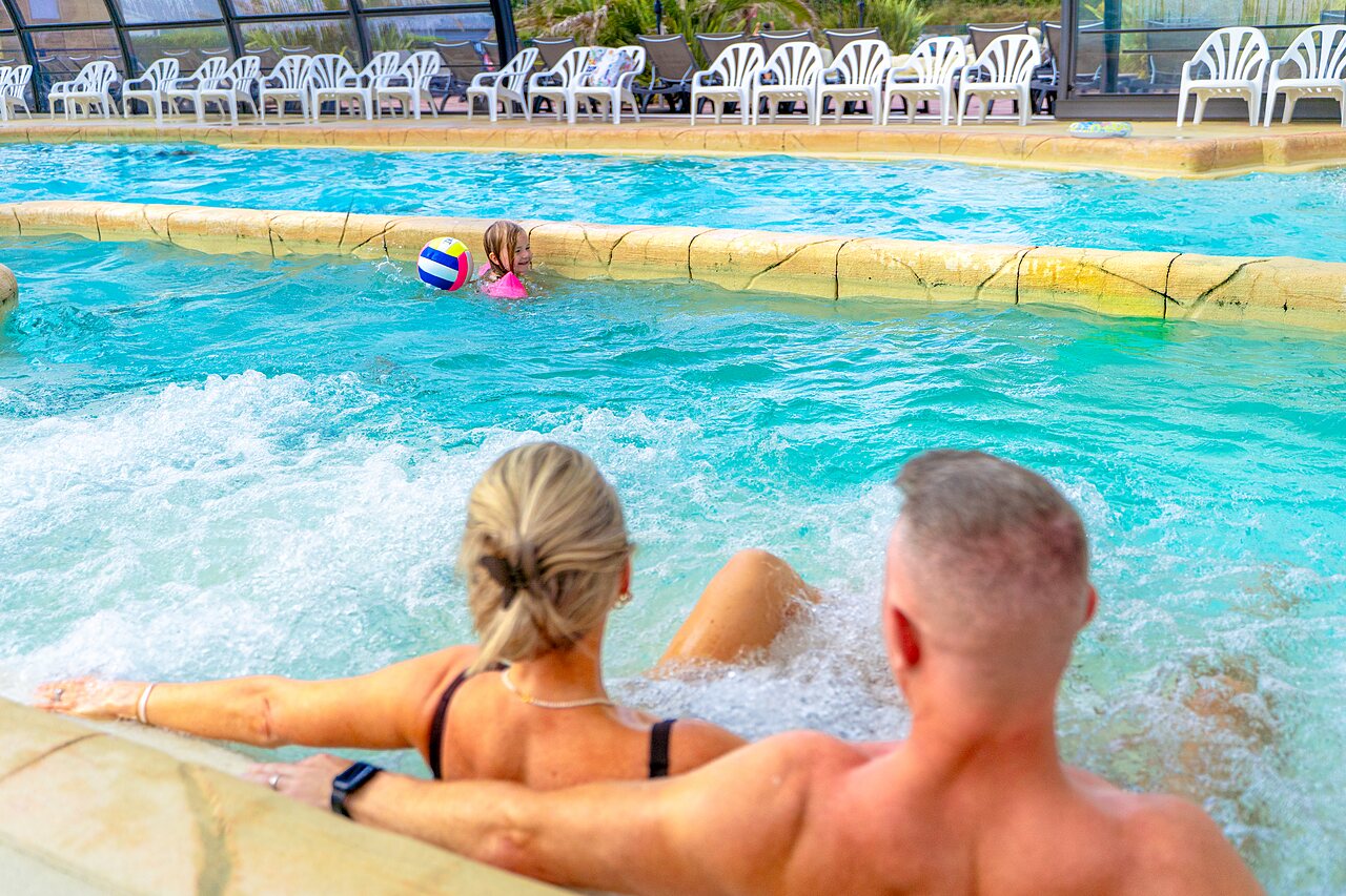 Whirlpool auf dem Campingplatz VAGUES OCEANES Les Iles in Hudimesnil (50).
