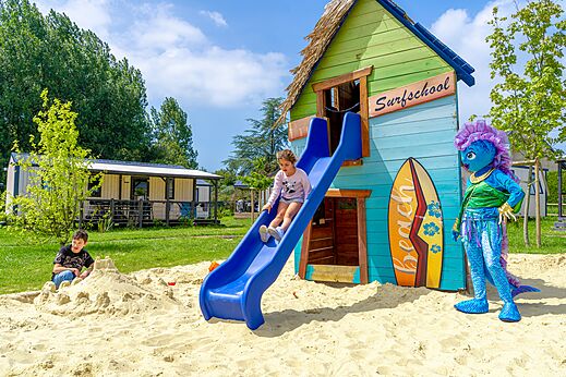 Kinderspelen op camping VAGUES OCEANES Les Iles in Hudimesnil (50).