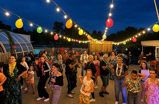 Animierter Tanzabend im Camping CLICOCHIC Bellevue d'Erquy in Erquy (22).