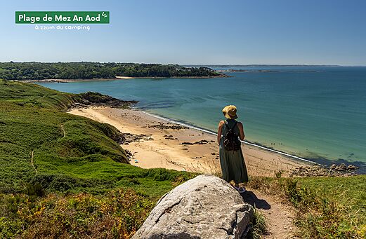Strand Mez An Aod und Panoramablick auf das Meer auf dem Campingplatz CLICOCHIC Les plages de Beg Léguer in Lannion (22).