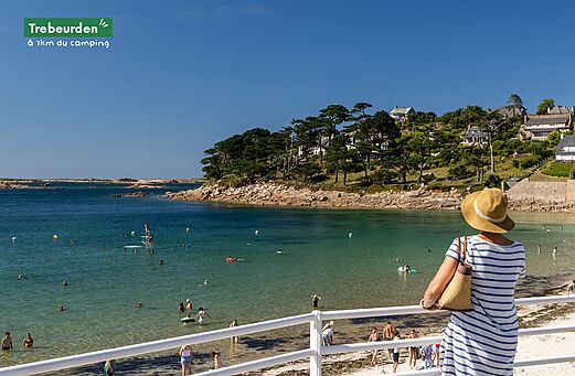 Strand von Tr�beurden, feiner Sand und Baden, Ausflugsziel nahe dem Campingplatz.