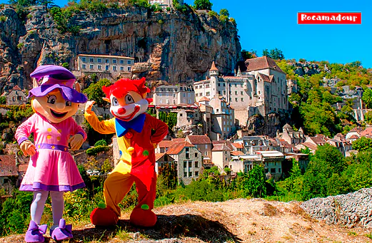 Mascottes devant la cité médiévale de Rocamadour, village perché du Lot. Mascottes devant la cité médiévale de Rocamadour, village perché du Lot.