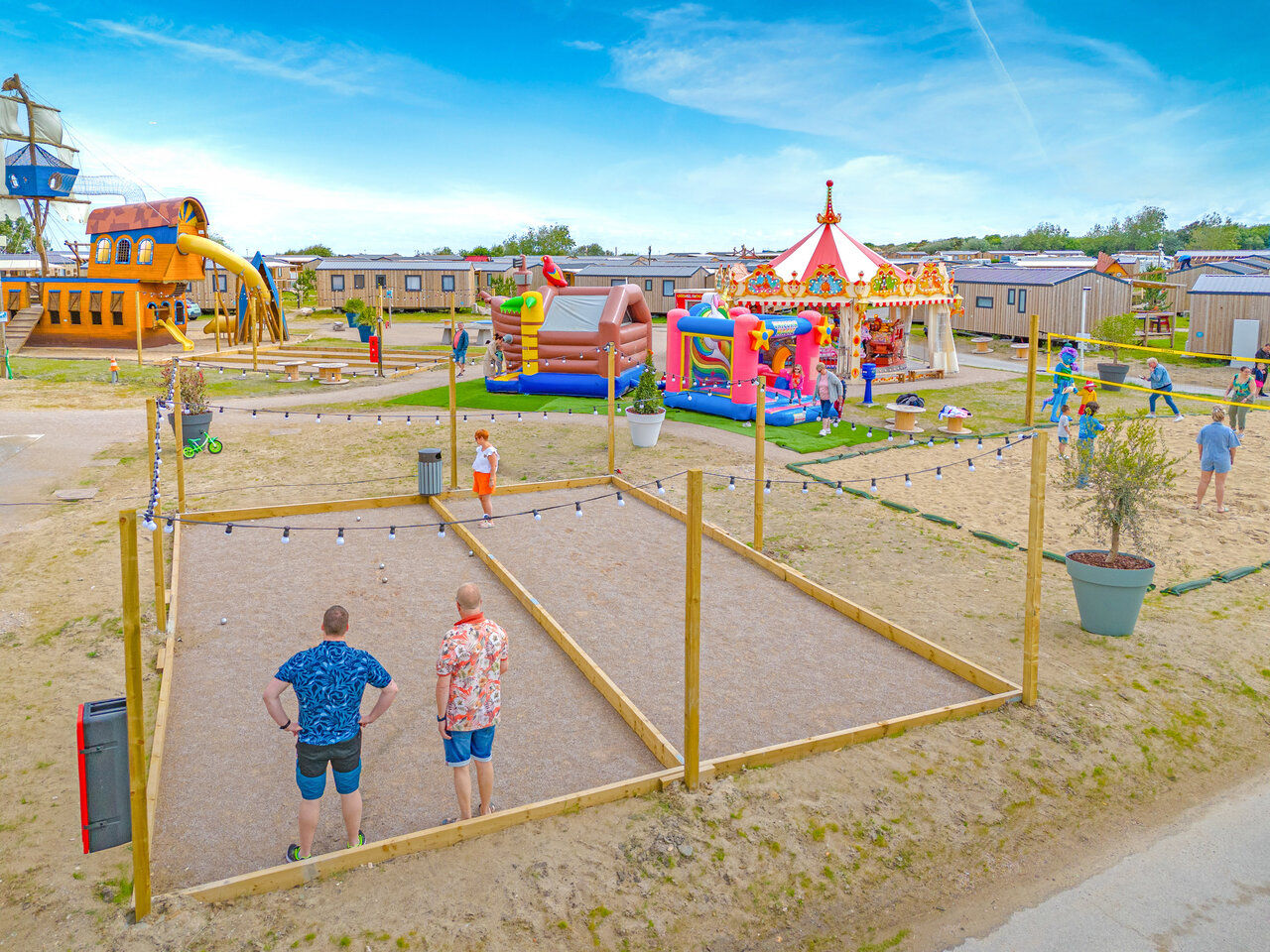 Boccia, Piraten-Spielplatz, H�pfburgen auf Camping VAGUES OCEANES Licorne Dunkerque.
