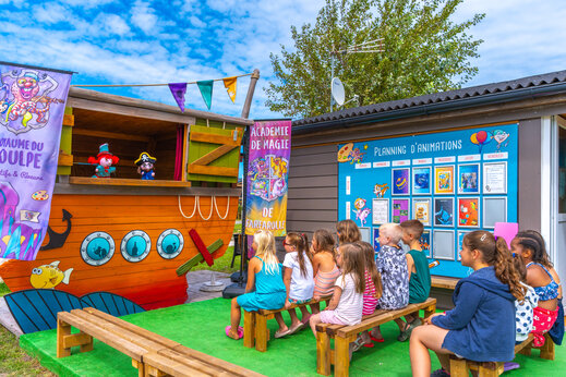 Spectacle de marionnettes pour enfants au camping VAGUES OCEANES Licorne à Dunkerque (59).