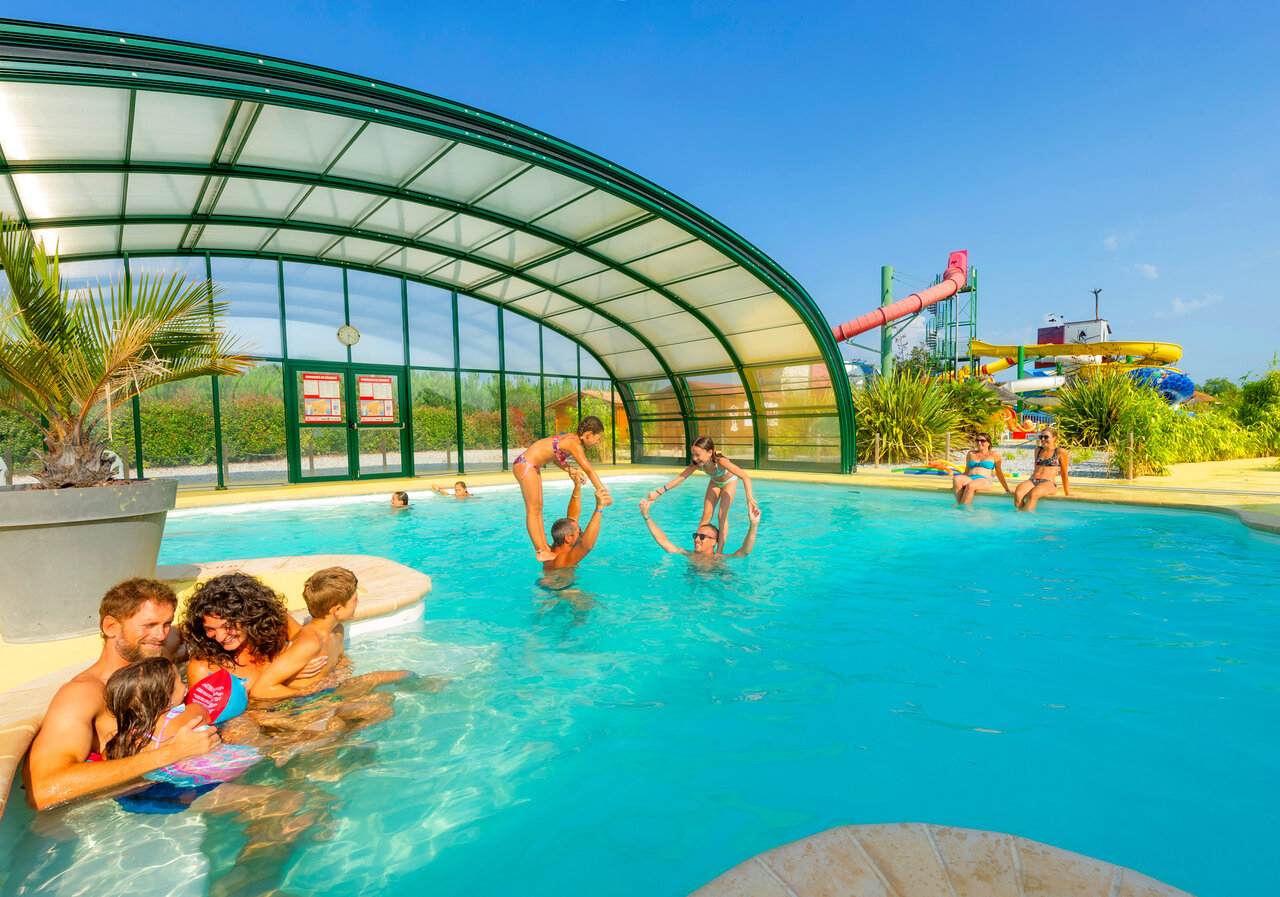 Covered pool, water slides and families at CAPFUN Lila campsite in LINXE (40).