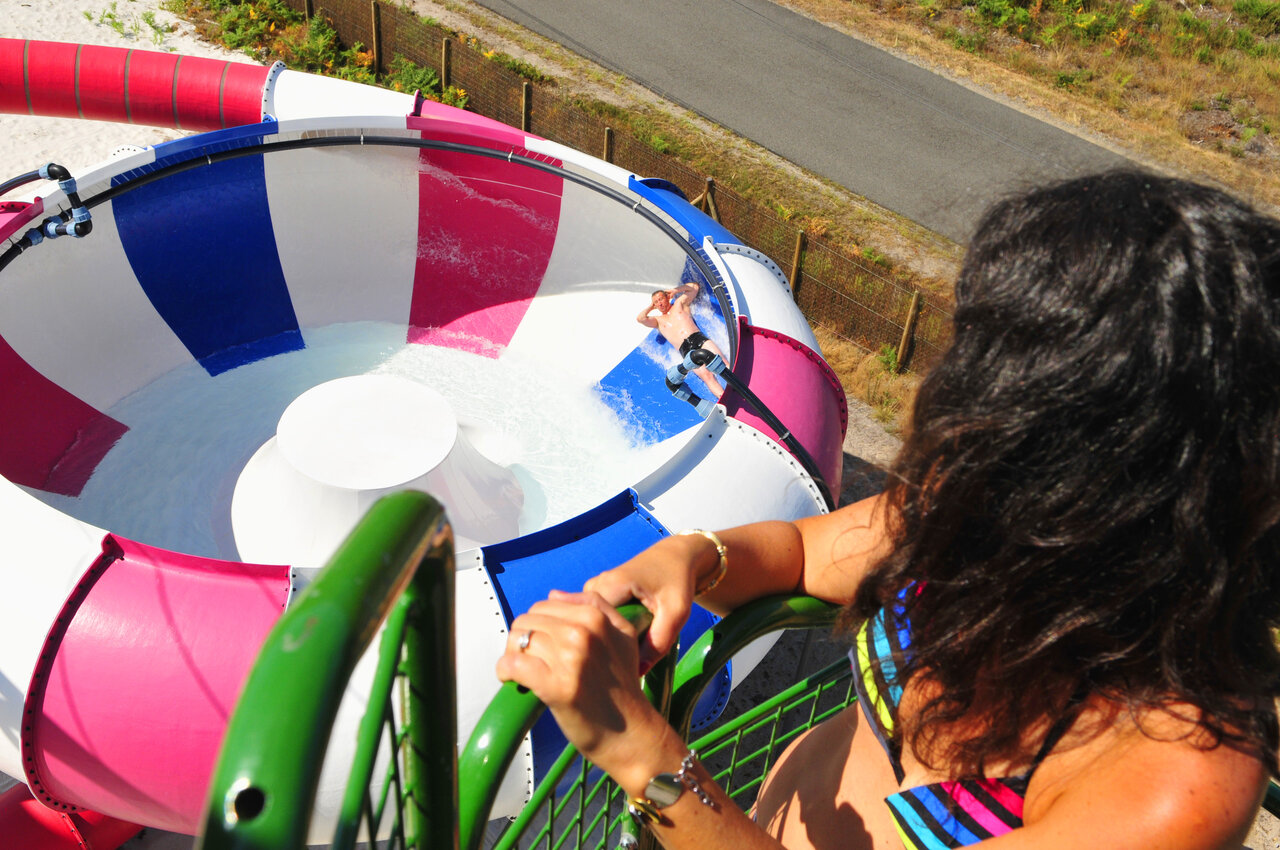 Funnel water slide, guaranteed fun at CAPFUN Lila campsite in LINXE (40).